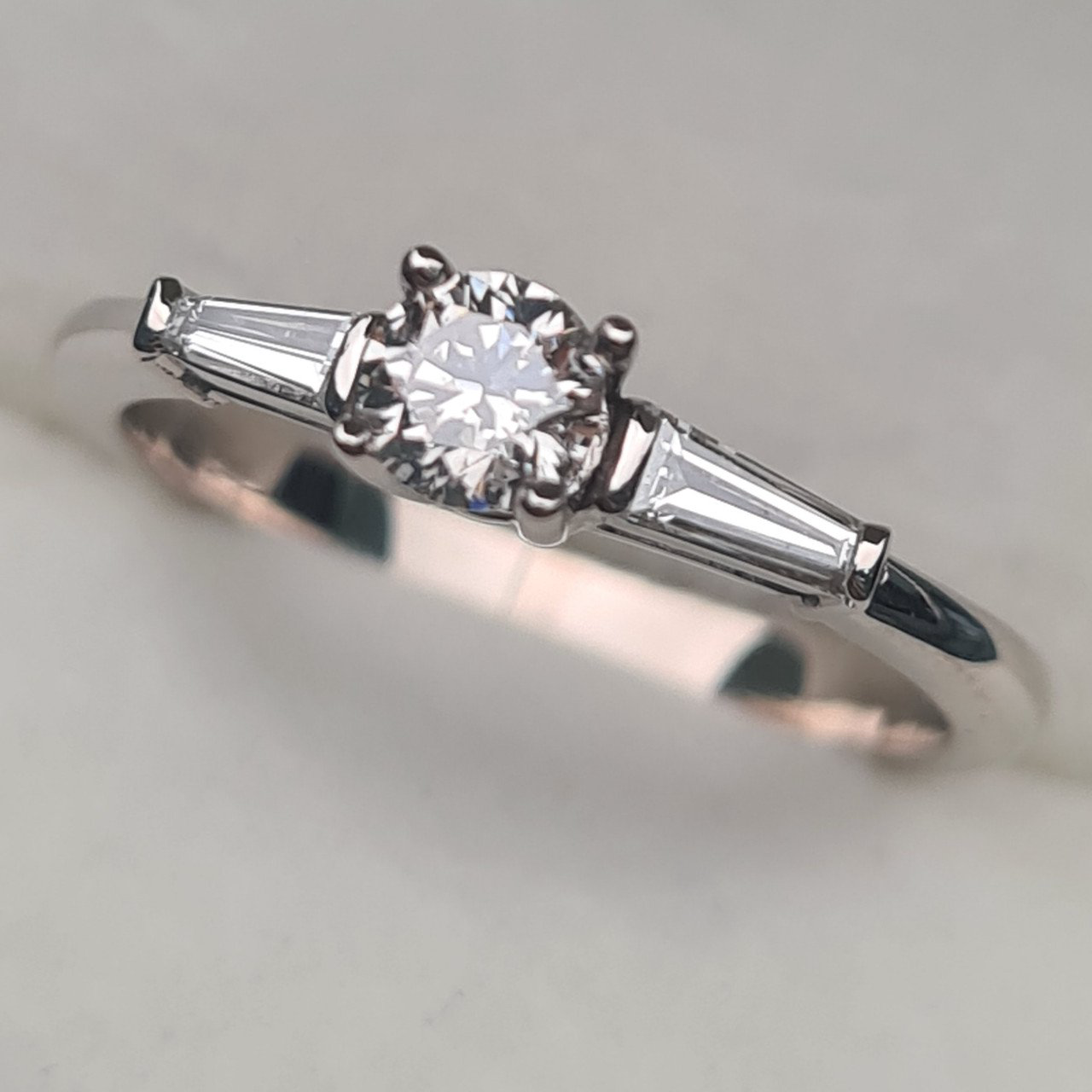 Кольцо Deimantas 96270092 16,51р 2,24гр 0,38ct. купить,NaN