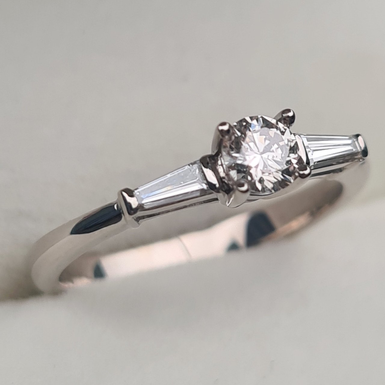 Кольцо Deimantas 96270092 16,51р 2,24гр 0,38ct. купить,NaN