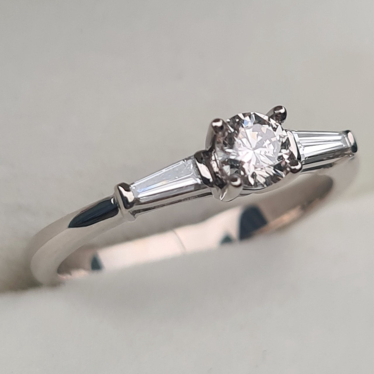 Кольцо Deimantas 96270092 16,51р 2,24гр 0,38ct. купить,NaN