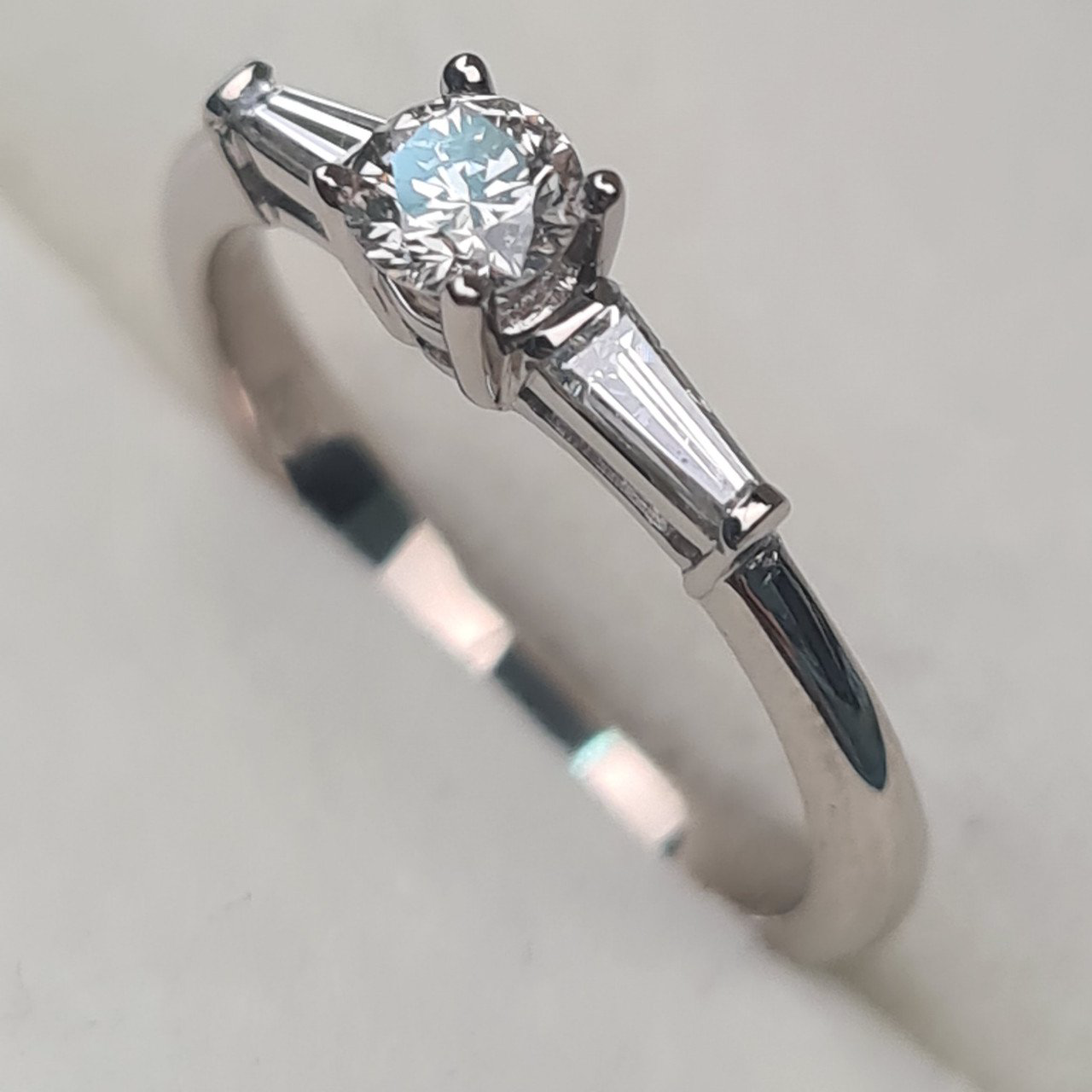 Кольцо Deimantas 96270092 16,51р 2,24гр 0,38ct. купить,NaN