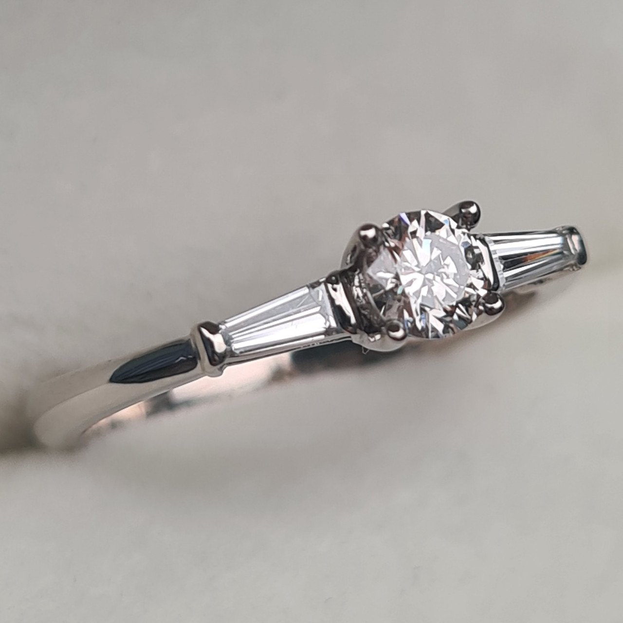 Кольцо Deimantas 96270092 16,51р 2,24гр 0,38ct. купить,NaN