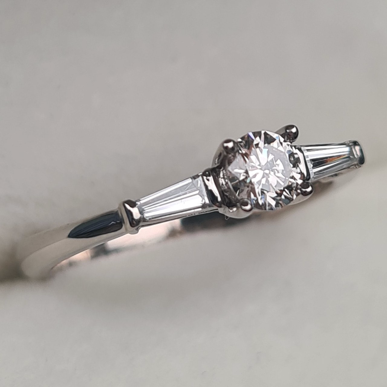 Кольцо Deimantas 96270092 16,51р 2,24гр 0,38ct. купить,NaN