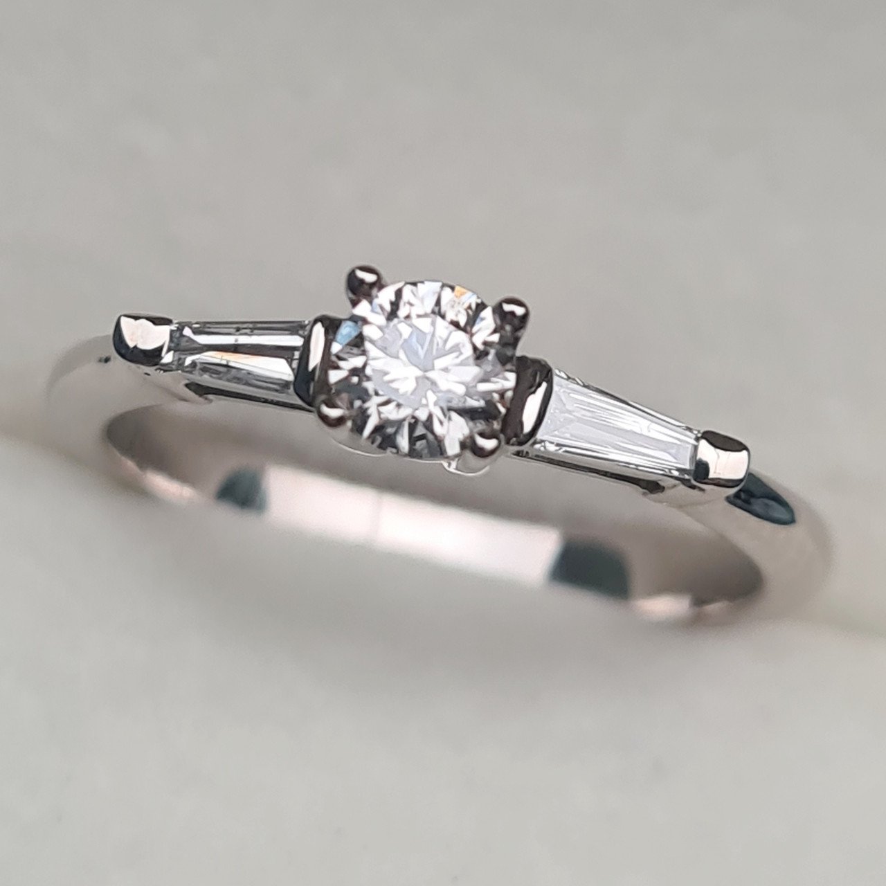 Кольцо Deimantas 96270096 16,51р 2,2гр 0,36ct. купить,NaN
