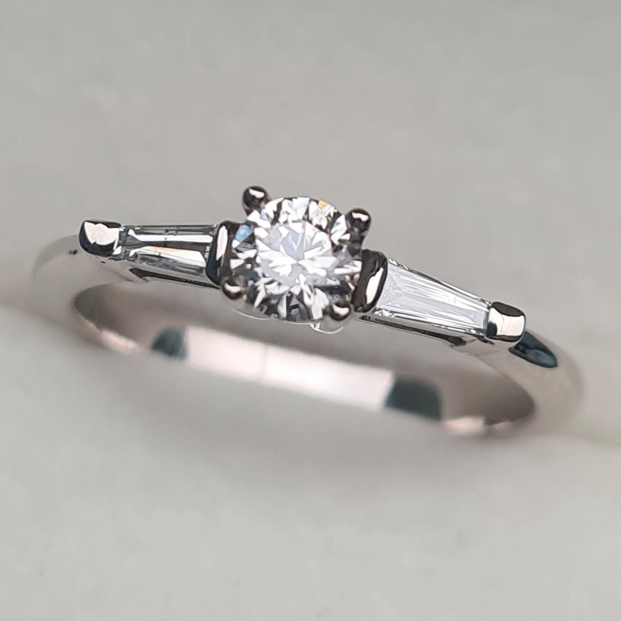 Кольцо Deimantas 96270096 16,51р 2,2гр 0,36ct. купить,NaN