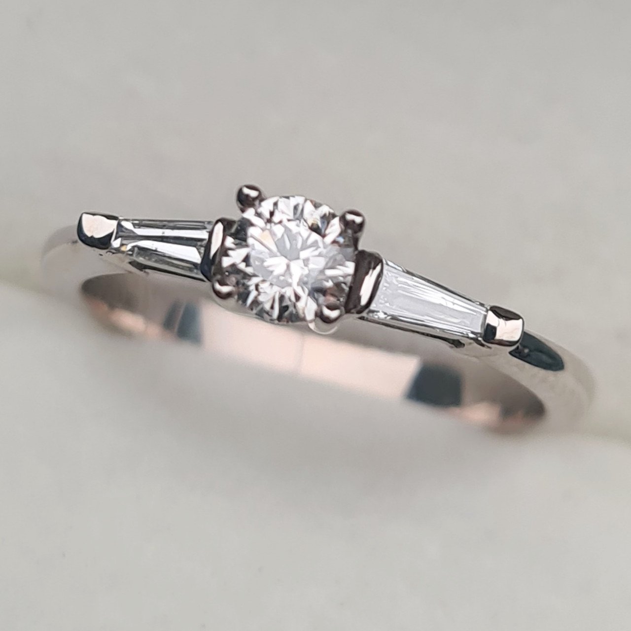 Кольцо Deimantas 96270096 16,51р 2,2гр 0,36ct. купить,NaN