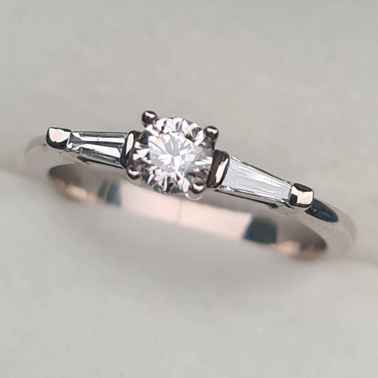 Кольцо Deimantas 96270096 16,51р 2,2гр 0,36ct. купить,NaN
