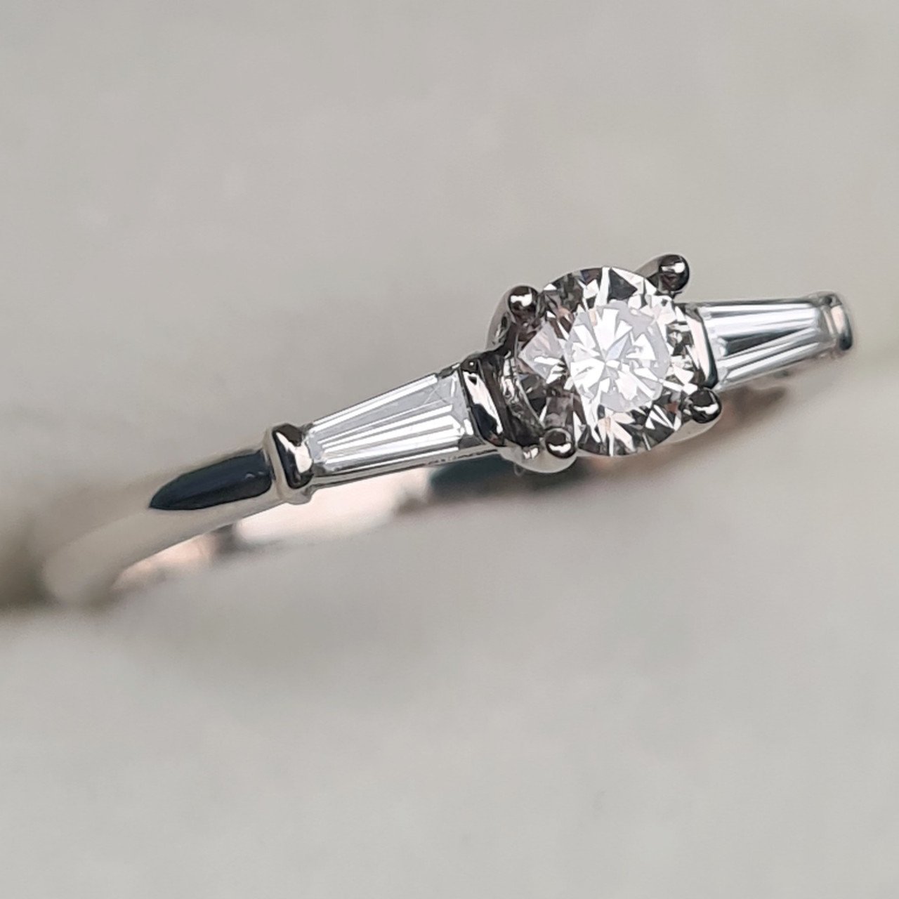 Кольцо Deimantas 96270096 16,51р 2,2гр 0,36ct. купить,NaN