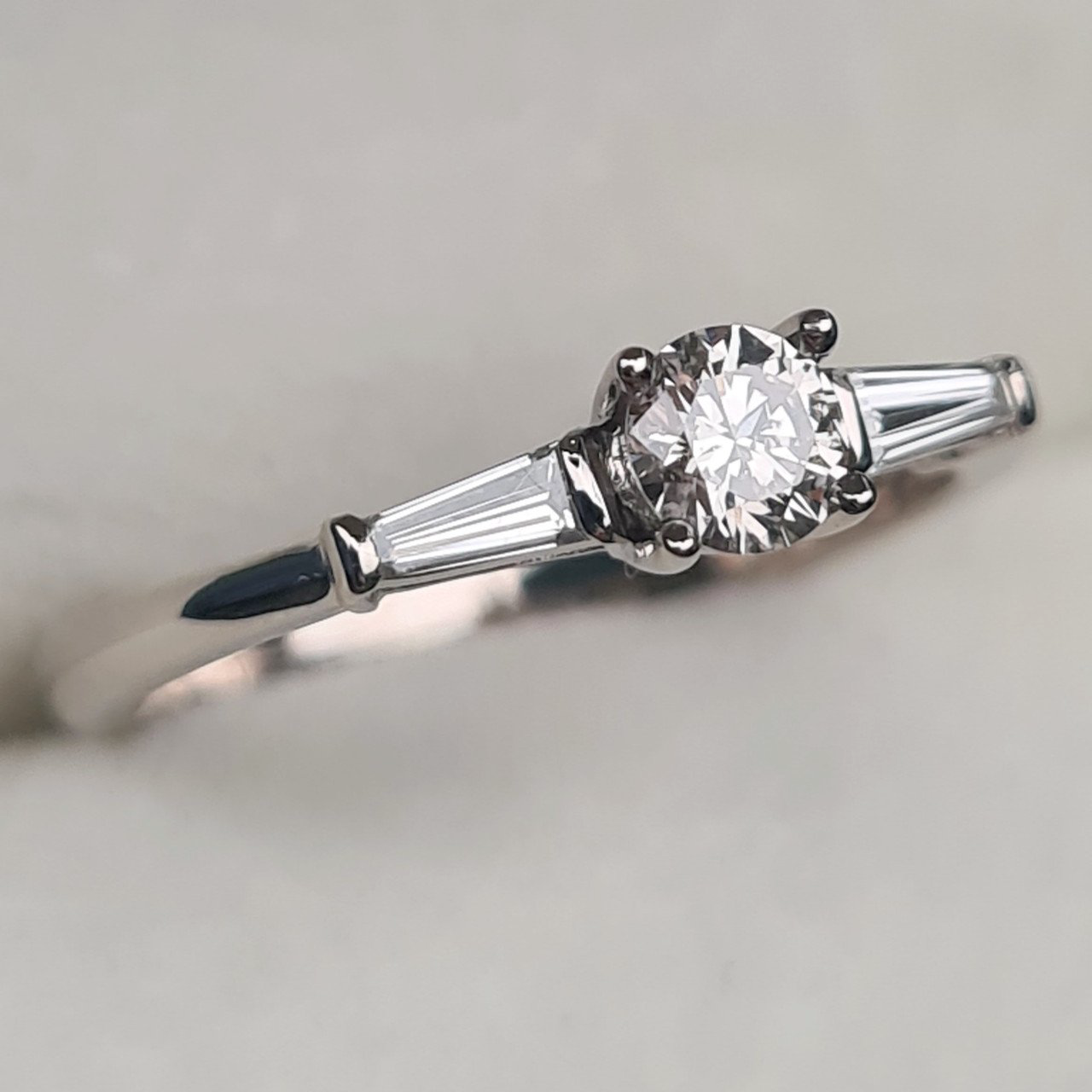 Кольцо Deimantas 96270096 16,51р 2,2гр 0,36ct. купить,NaN