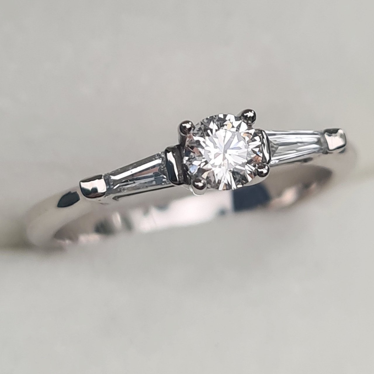 Кольцо Deimantas 96270096 16,51р 2,2гр 0,36ct. купить,NaN