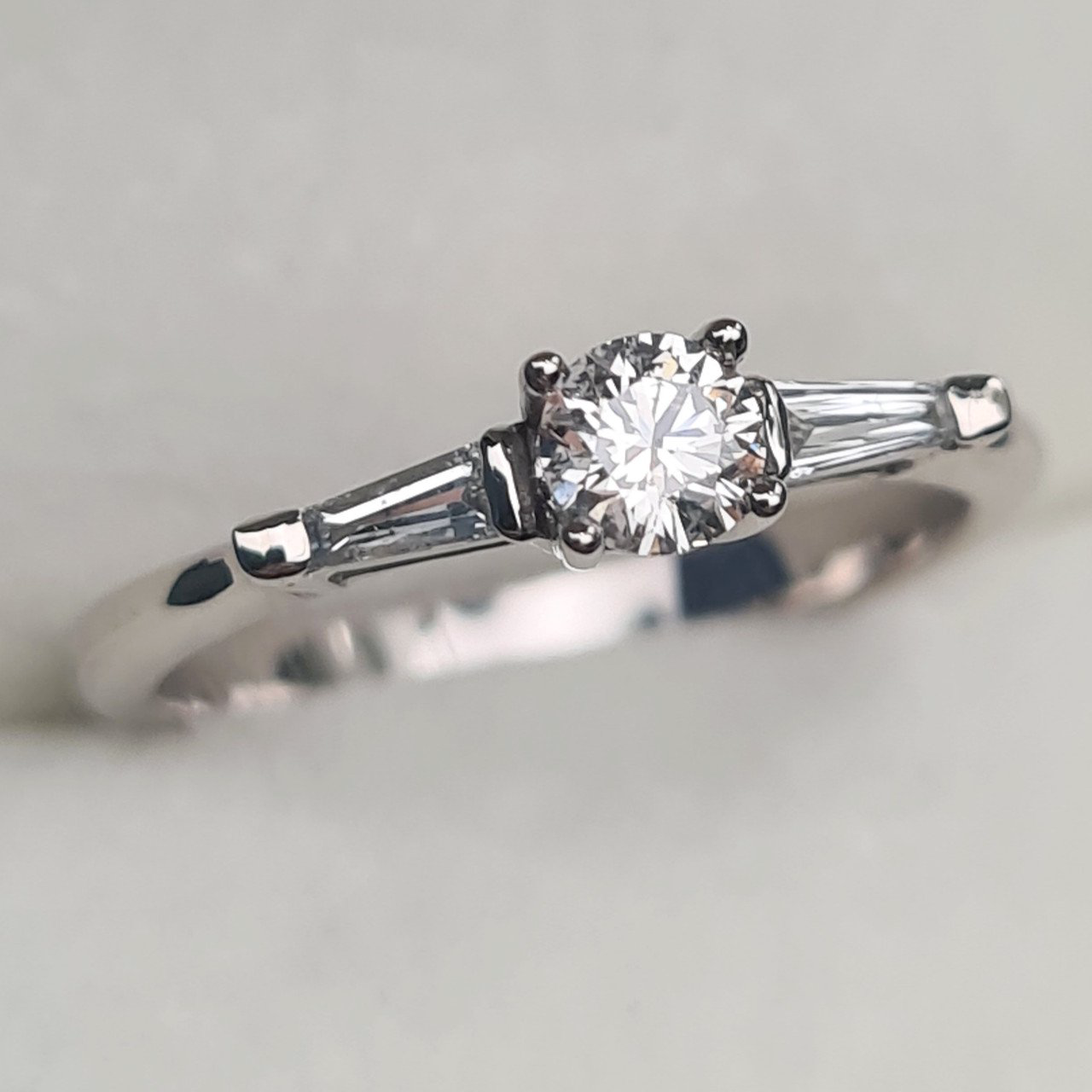 Кольцо Deimantas 96270096 16,51р 2,2гр 0,36ct. купить,NaN