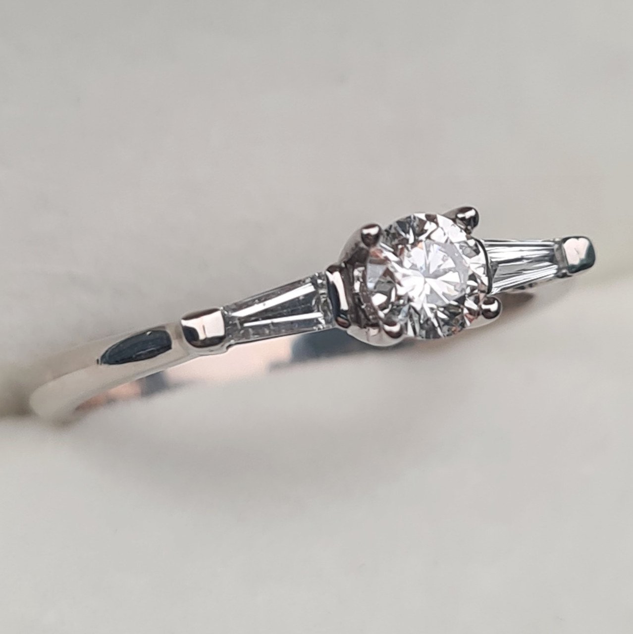 Кольцо Deimantas 96270096 16,51р 2,2гр 0,36ct. купить,NaN