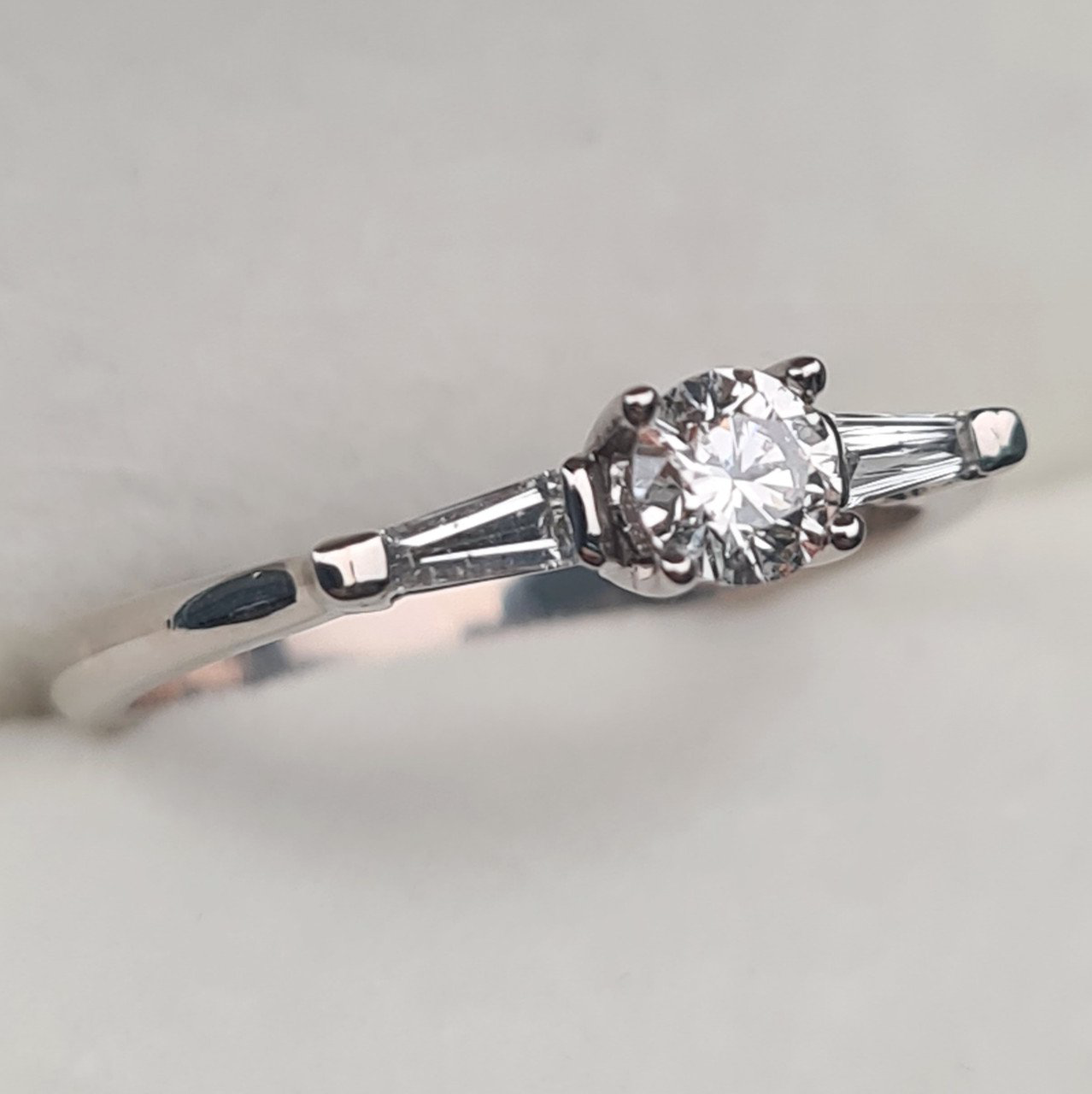 Кольцо Deimantas 96270096 16,51р 2,2гр 0,36ct. купить,NaN