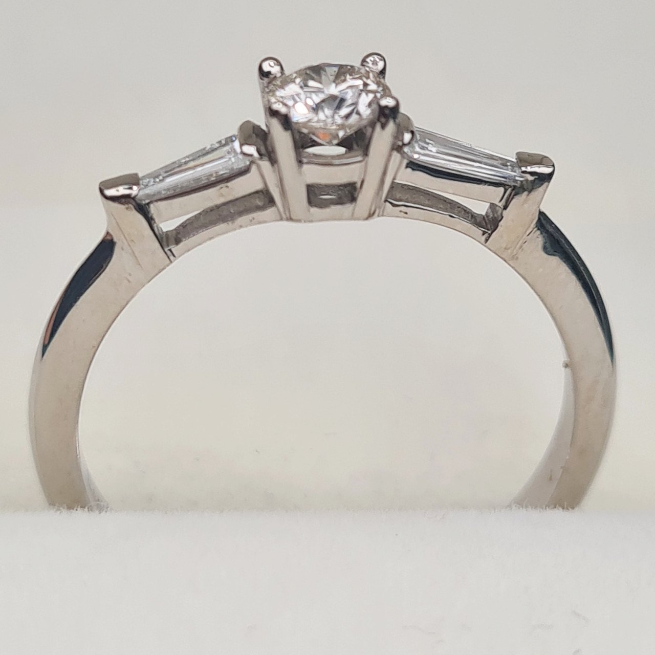 Кольцо Deimantas 96270096 16,51р 2,2гр 0,36ct. купить,NaN