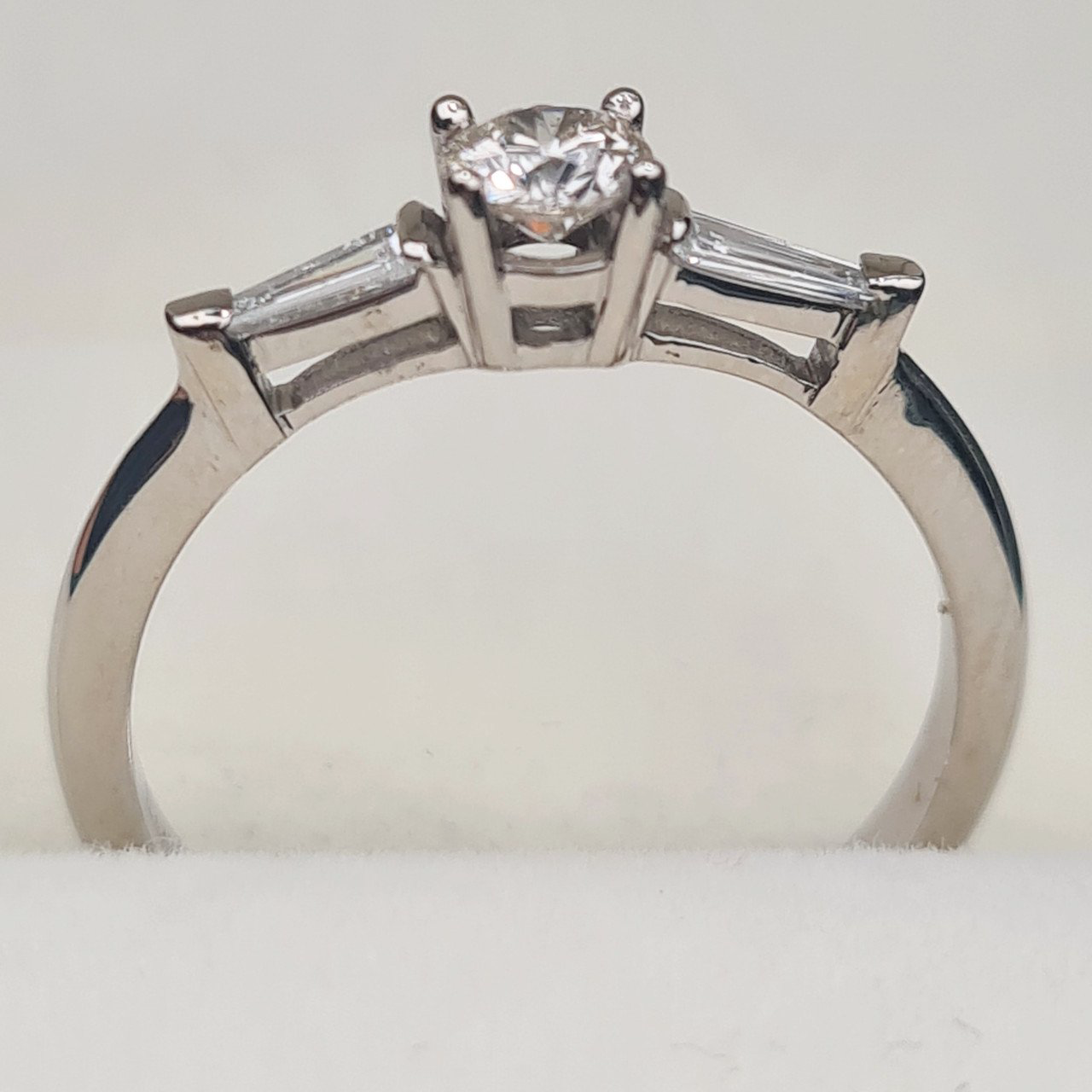 Кольцо Deimantas 96270096 16,51р 2,2гр 0,36ct. купить,NaN