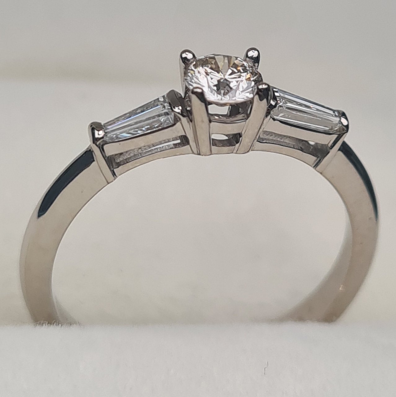 Кольцо Deimantas 96270092 16,51р 2,24гр 0,38ct. купить,NaN