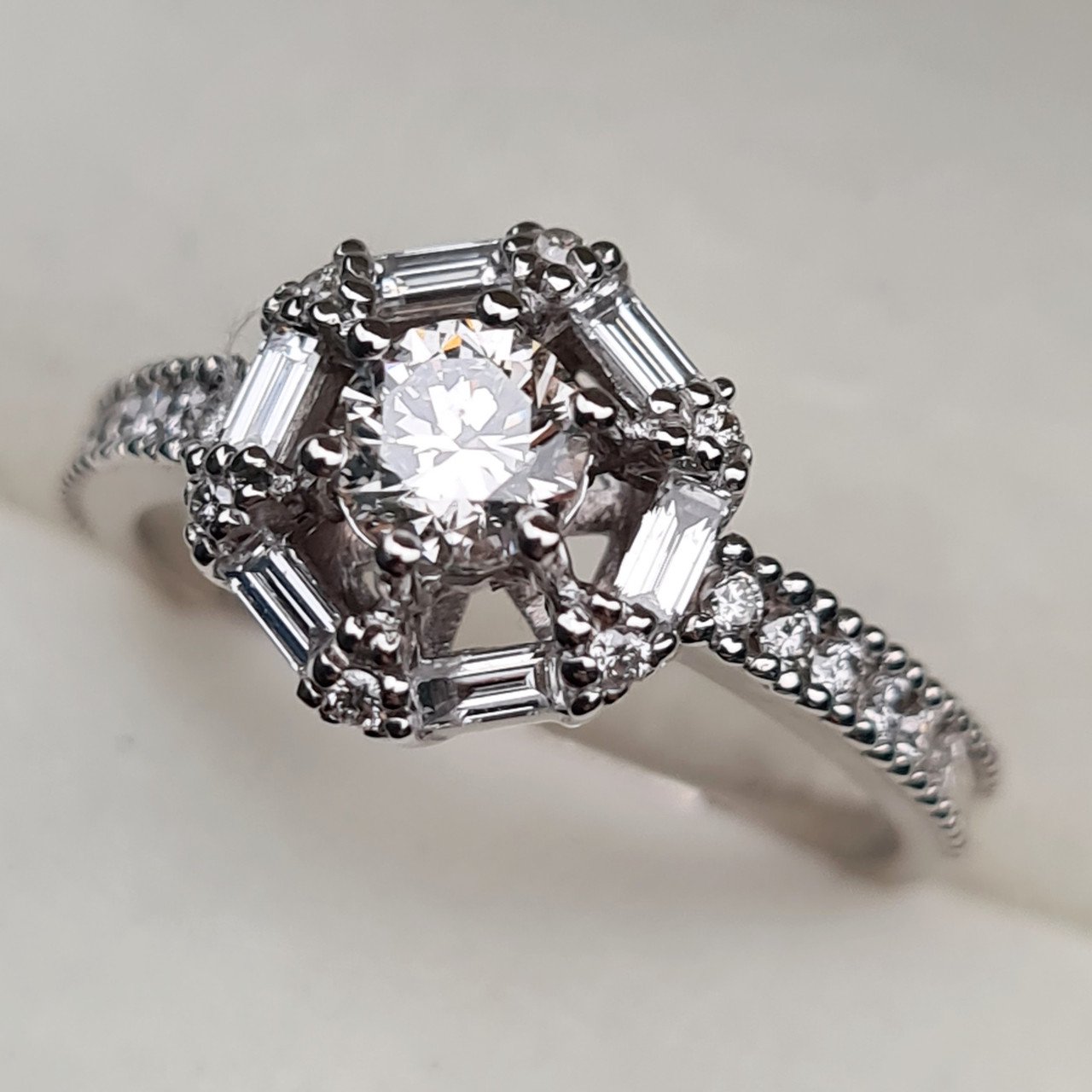 Кольцо Deimantas 96286141 17,5р 3,37гр 0,88ct. купить,NaN