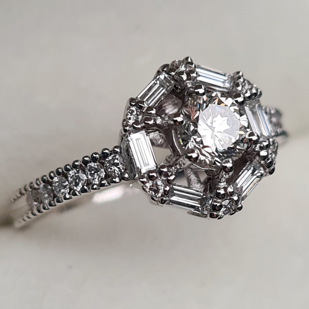 Кольцо Deimantas 96292463 17,5р 3,31гр 0,94ct. купить,NaN