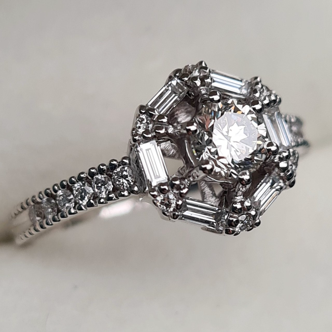 Кольцо Deimantas 96292463 17,5р 3,31гр 0,94ct. купить,NaN