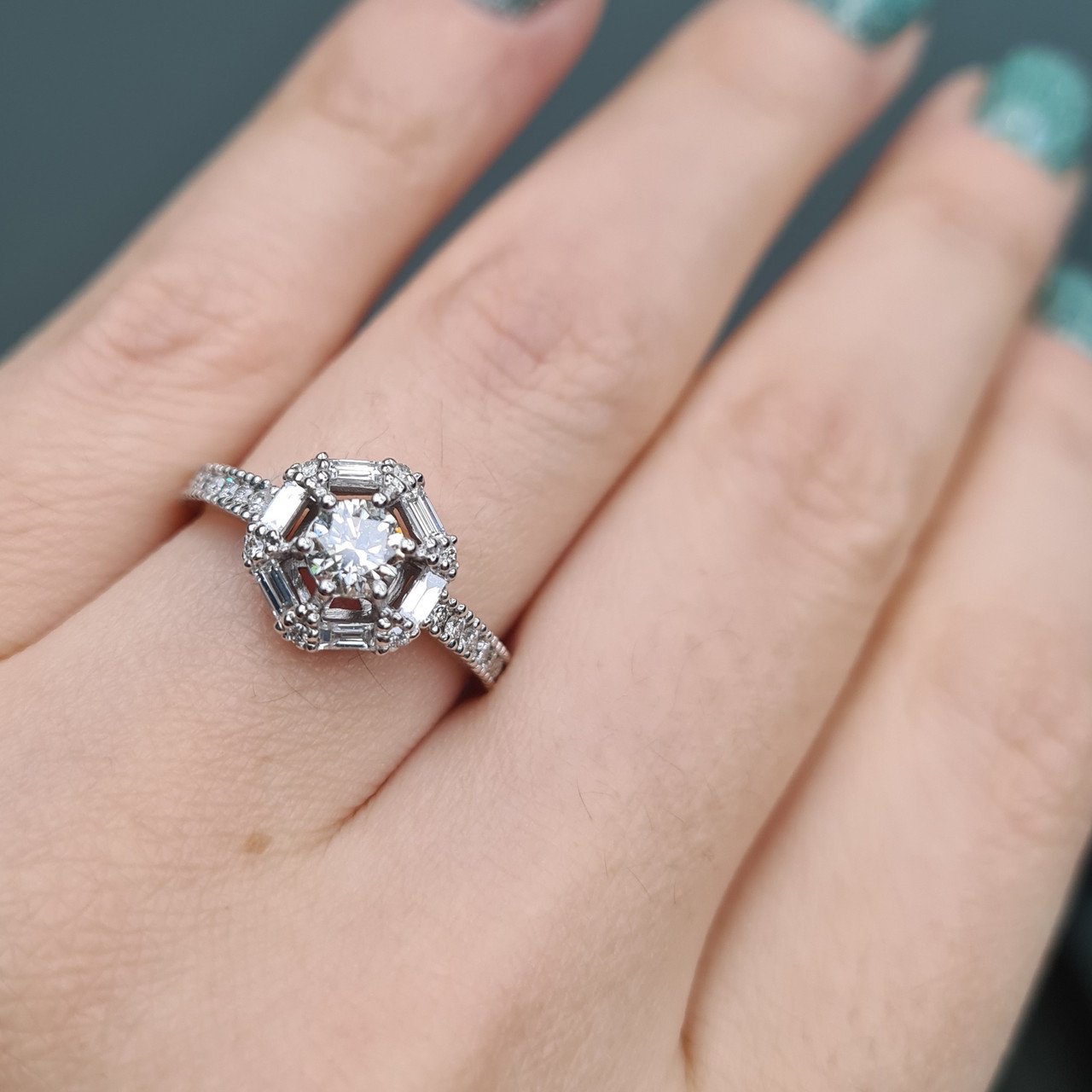 Кольцо Deimantas 96286141 17,5р 3,37гр 0,88ct. купить,NaN