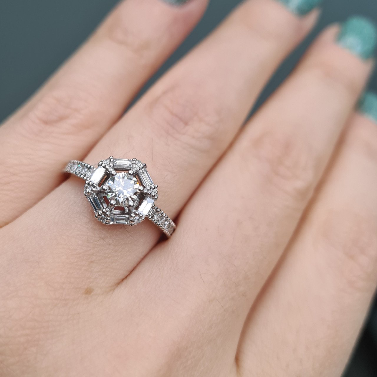 Кольцо Deimantas 96286141 17,5р 3,37гр 0,88ct. купить,NaN