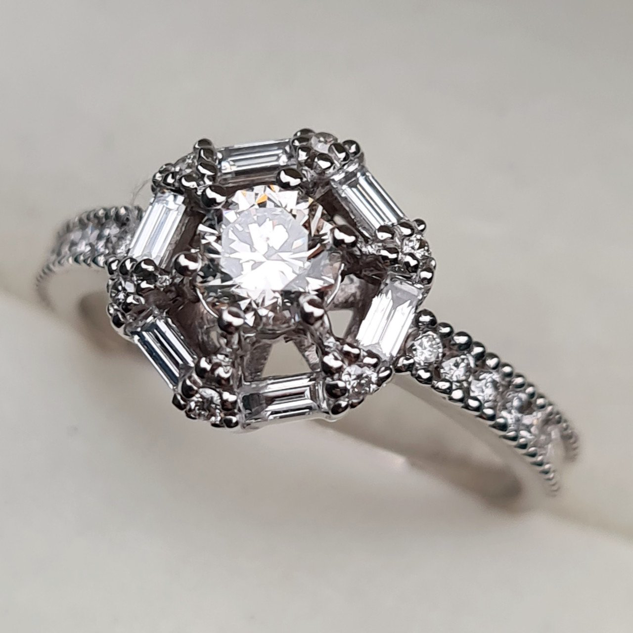 Кольцо Deimantas 96292463 17,5р 3,31гр 0,94ct. купить,NaN