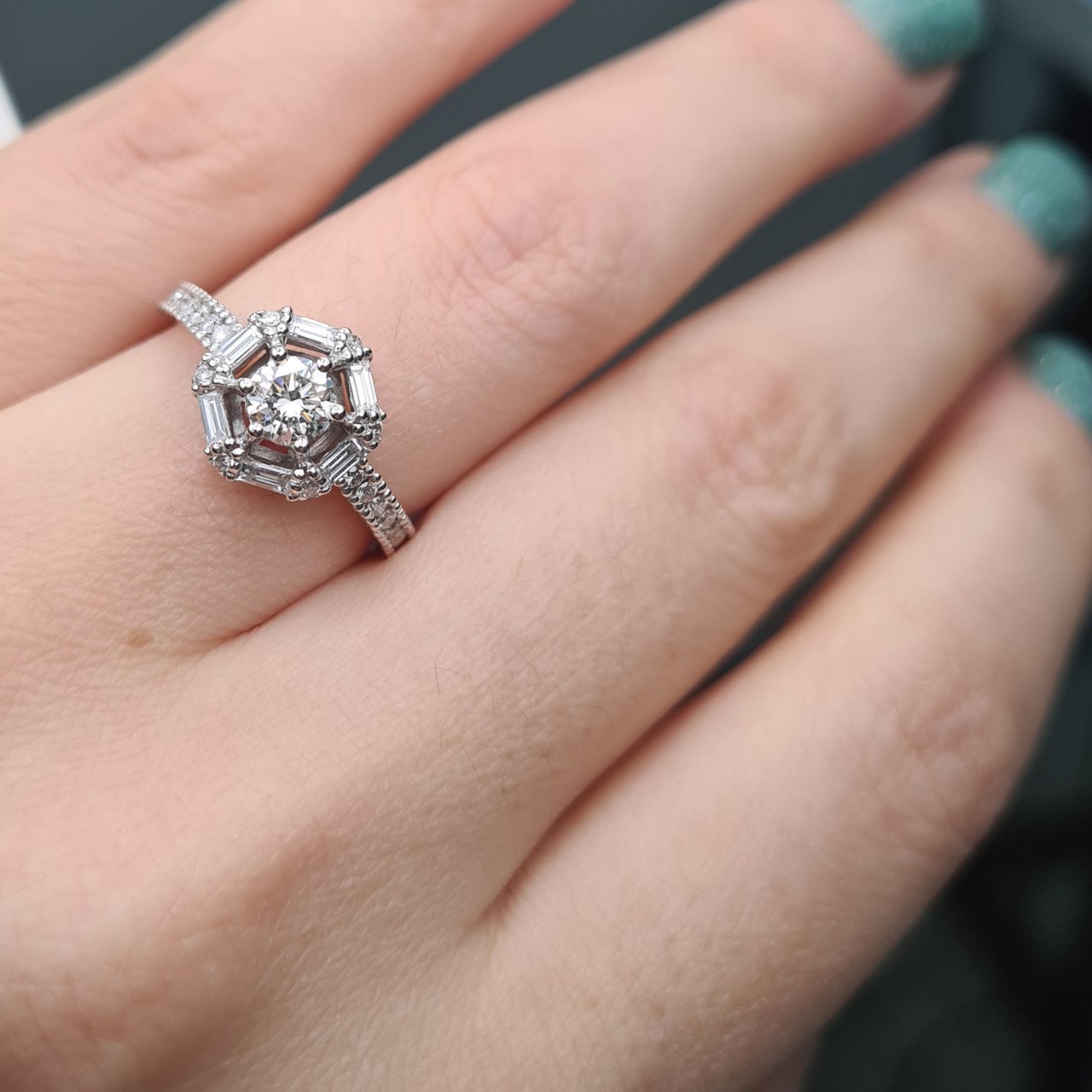 Кольцо Deimantas 96286141 17,5р 3,37гр 0,88ct. купить,NaN