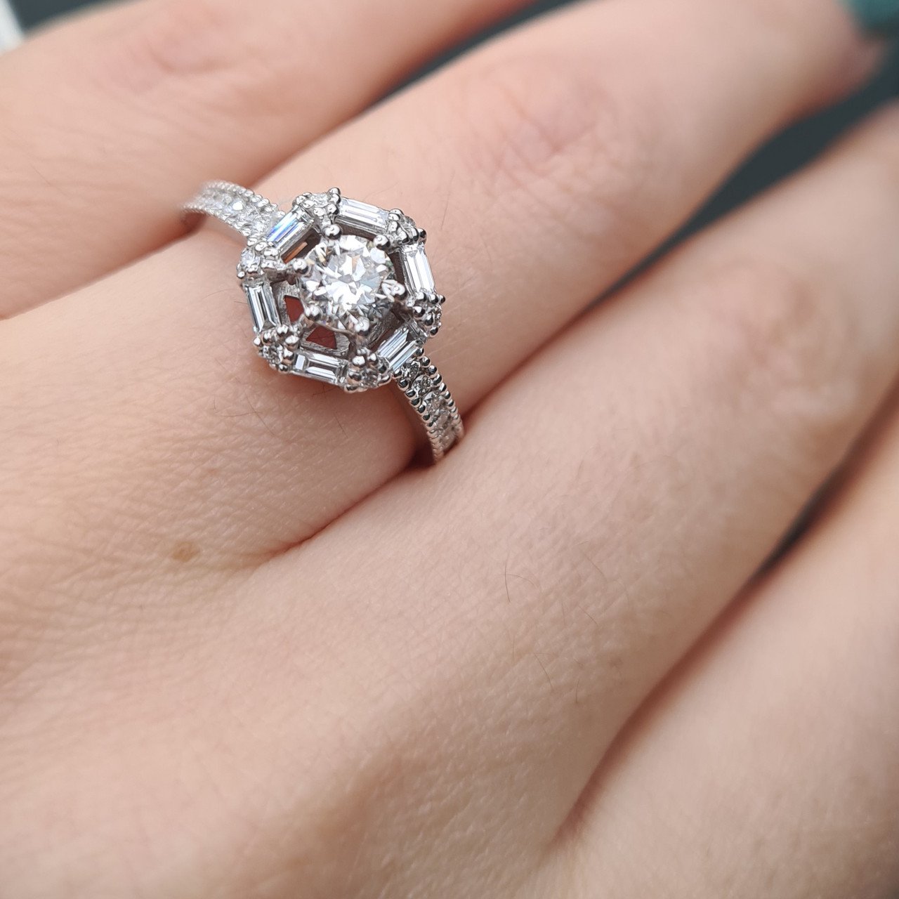 Кольцо Deimantas 96286141 17,5р 3,37гр 0,88ct. купить,NaN
