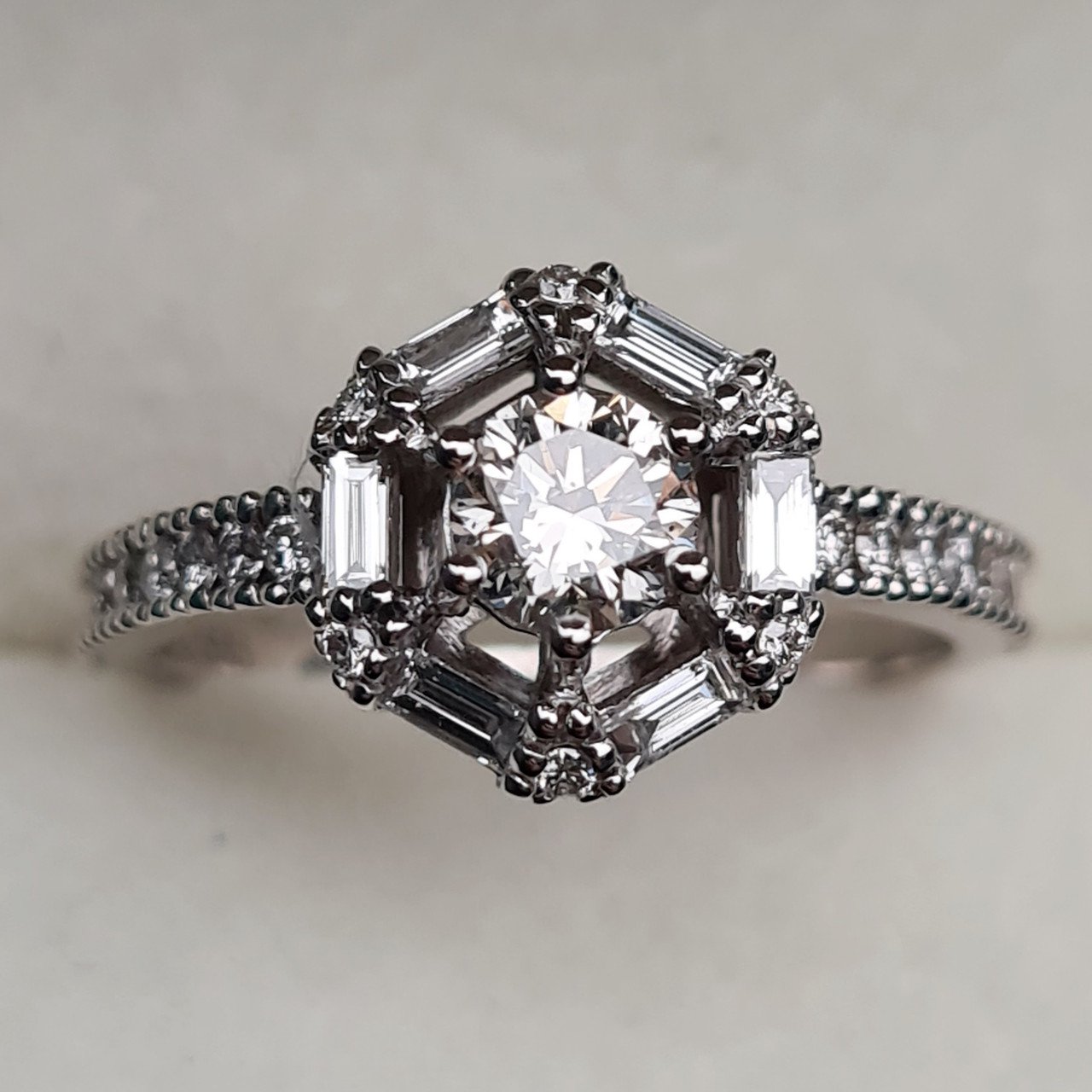 Кольцо Deimantas 96292463 17,5р 3,31гр 0,94ct. купить,NaN