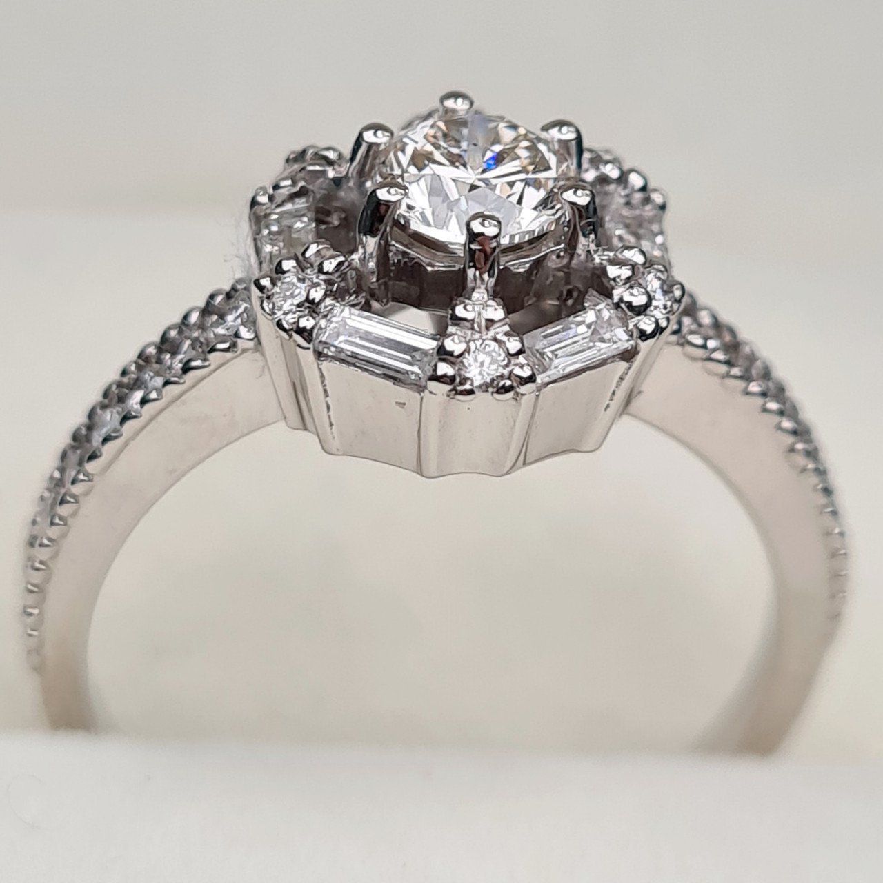 Кольцо Deimantas 96286141 17,5р 3,37гр 0,88ct. купить,NaN