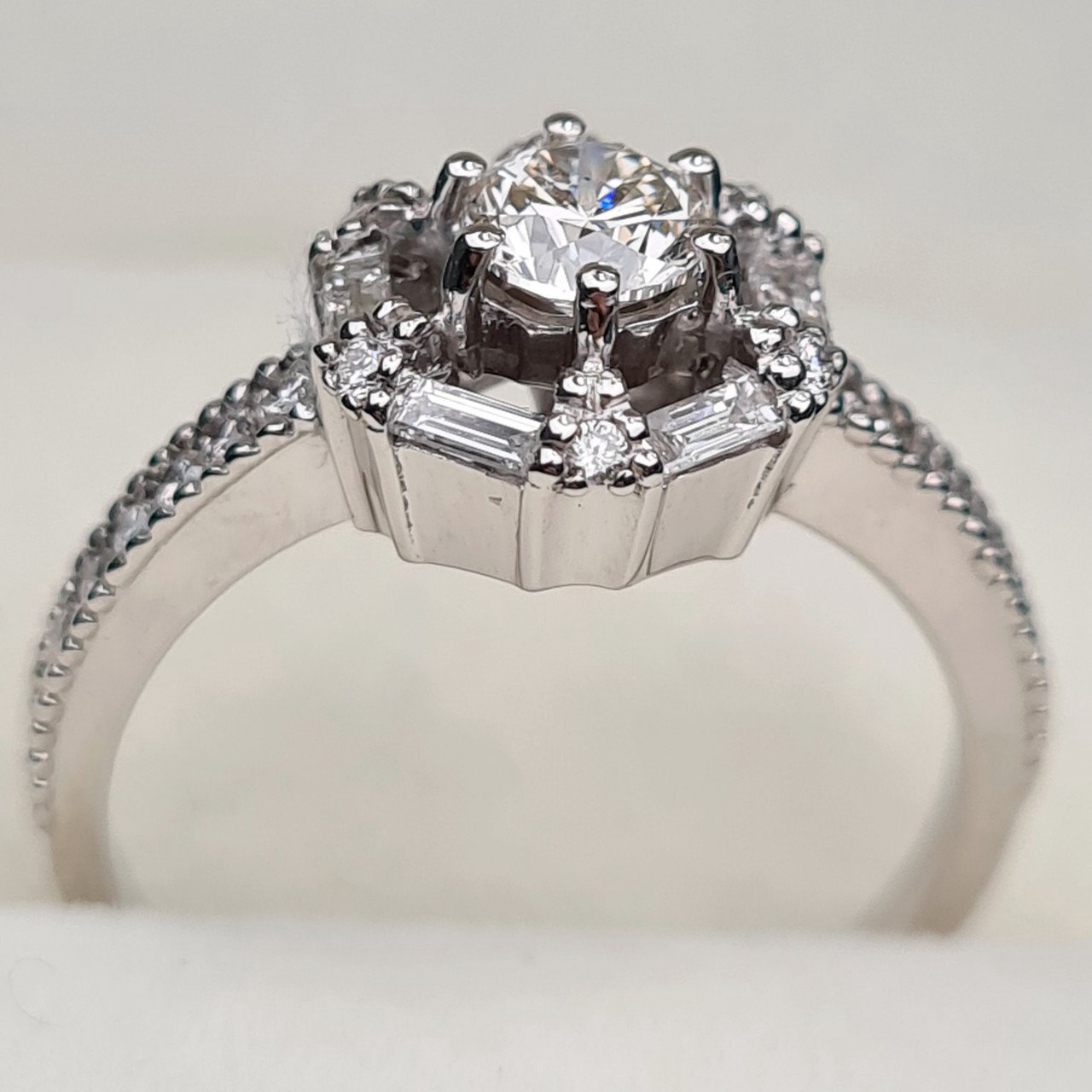 Кольцо Deimantas 96286141 17,5р 3,37гр 0,88ct. купить,NaN