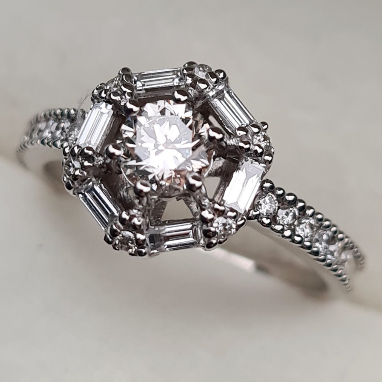 Кольцо Deimantas 96286141 17,5р 3,37гр 0,88ct. купить,NaN