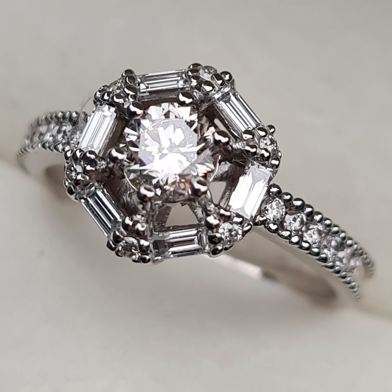 Кольцо Deimantas 96286141 17,5р 3,37гр 0,88ct. купить,NaN