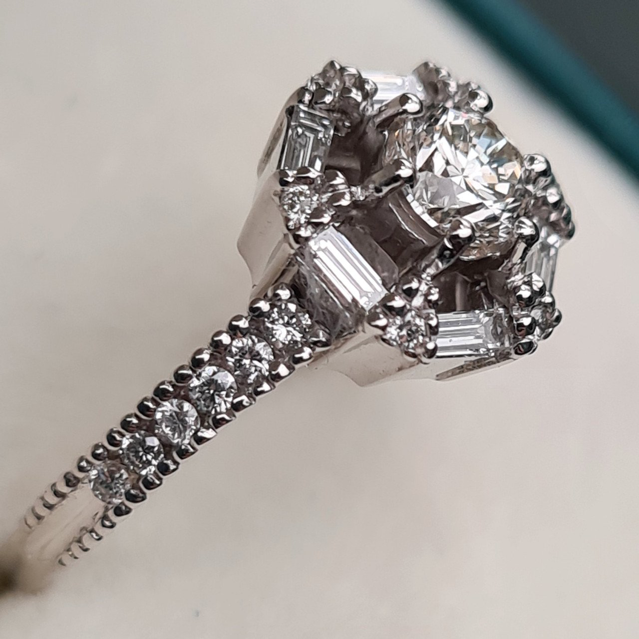 Кольцо Deimantas 96286141 17,5р 3,37гр 0,88ct. купить,NaN