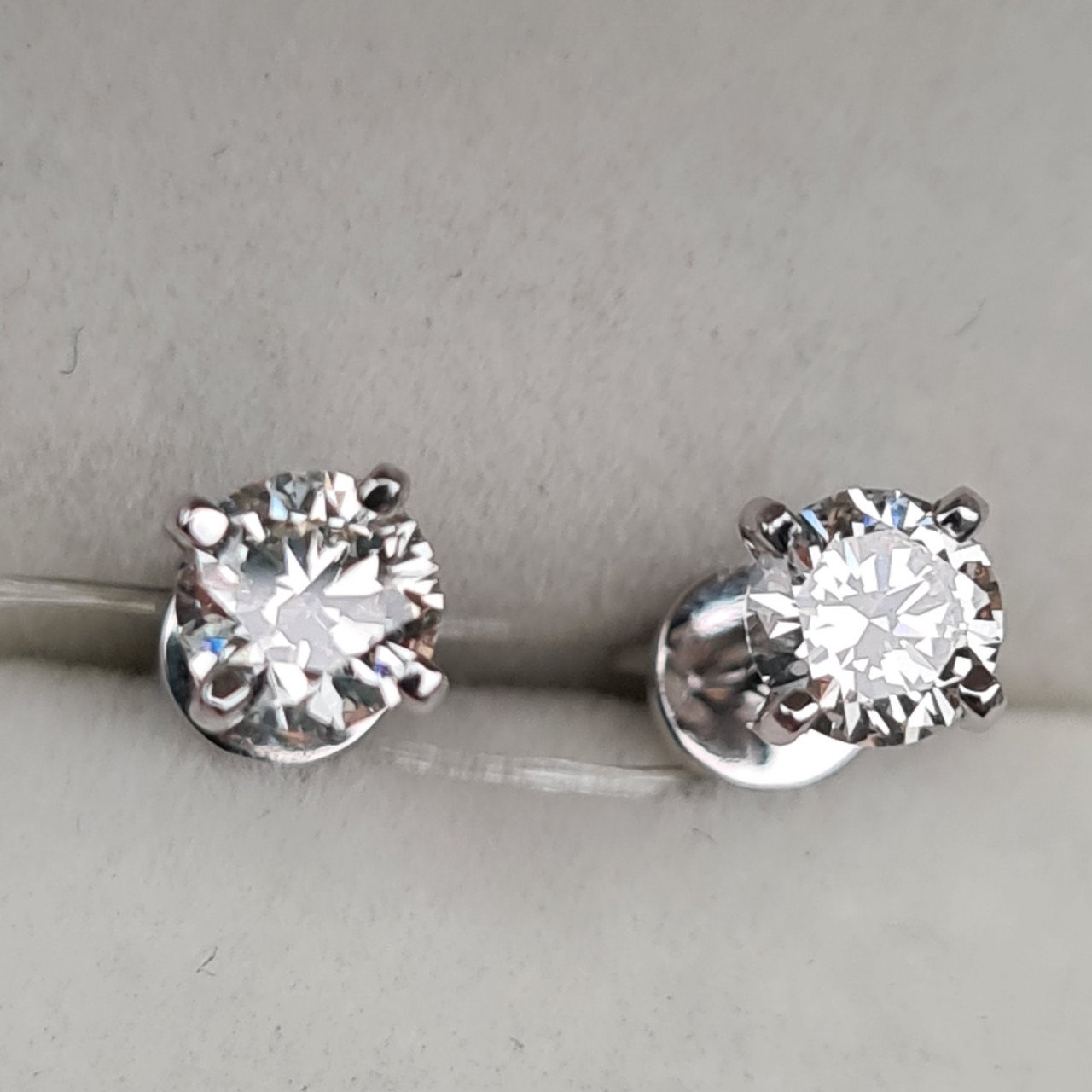 Серьги Deimantas 1,27гр 0,73ct. купить,NaN