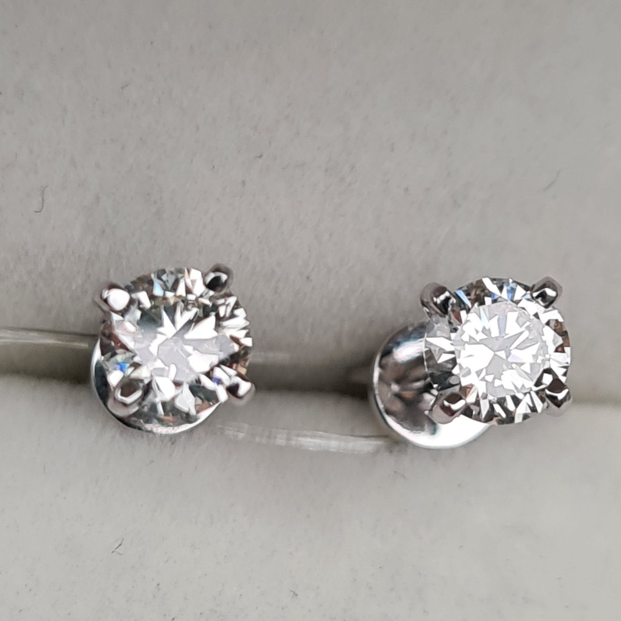 Серьги Deimantas 1,27гр 0,73ct. купить,NaN