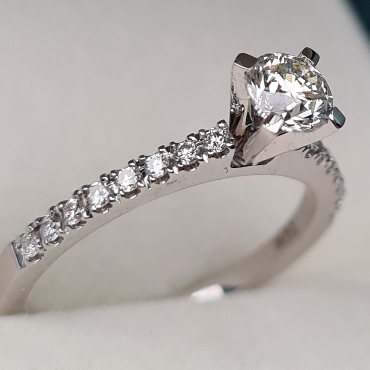 Кольцо Deimantas 96293198 17р 2,2гр 0,47ct. купить,NaN