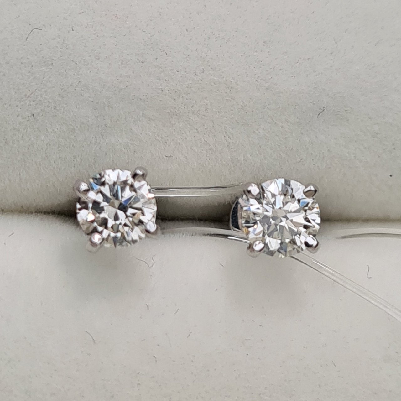 Серьги Deimantas 1,27гр 0,73ct. купить,NaN