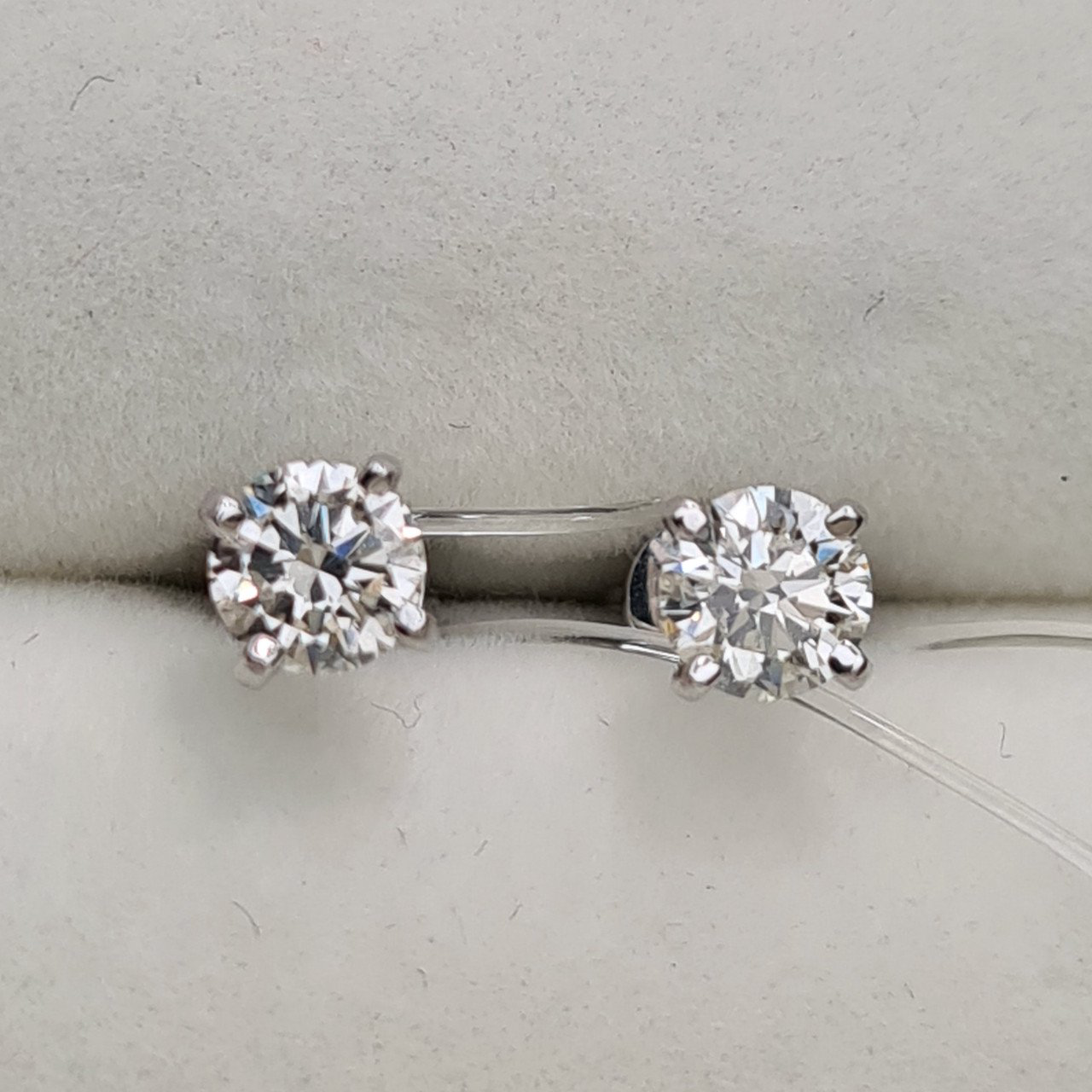Серьги Deimantas 1,27гр 0,73ct. купить,NaN
