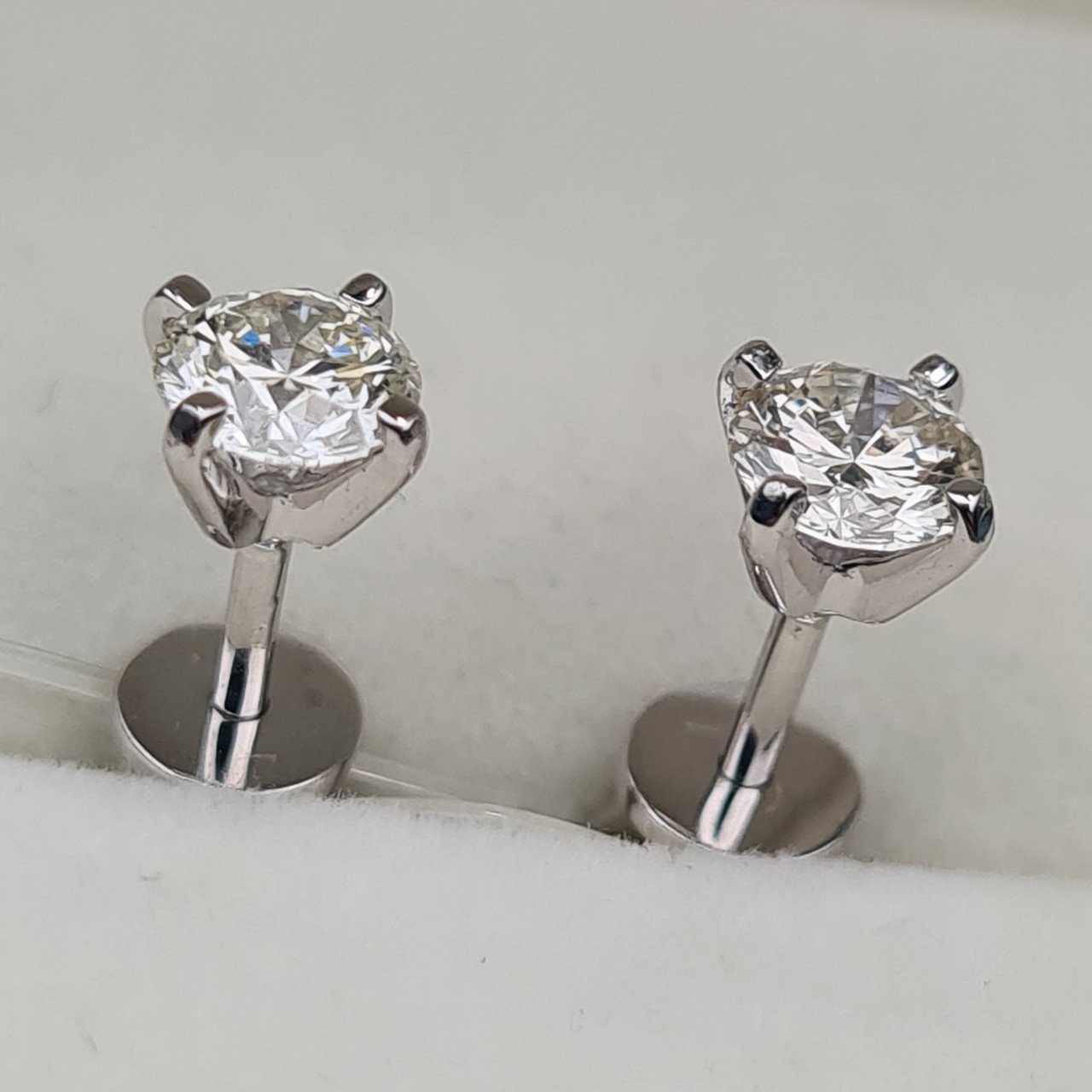 Серьги Deimantas 1,27гр 0,73ct. купить,NaN