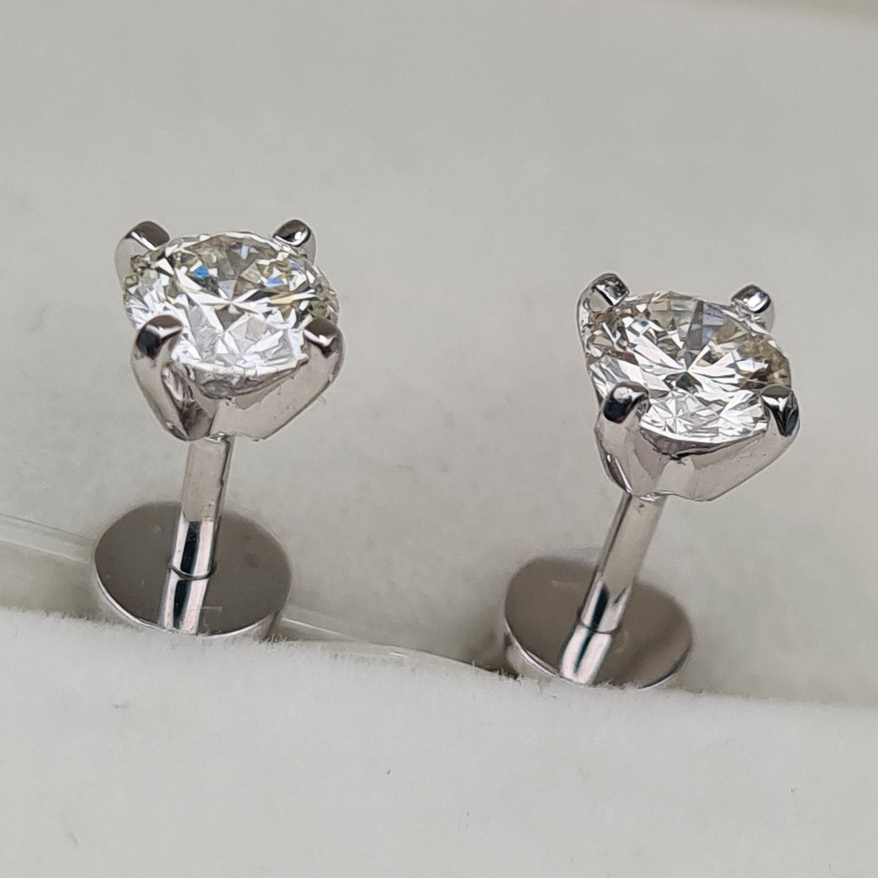 Серьги Deimantas 1,27гр 0,73ct. купить,NaN