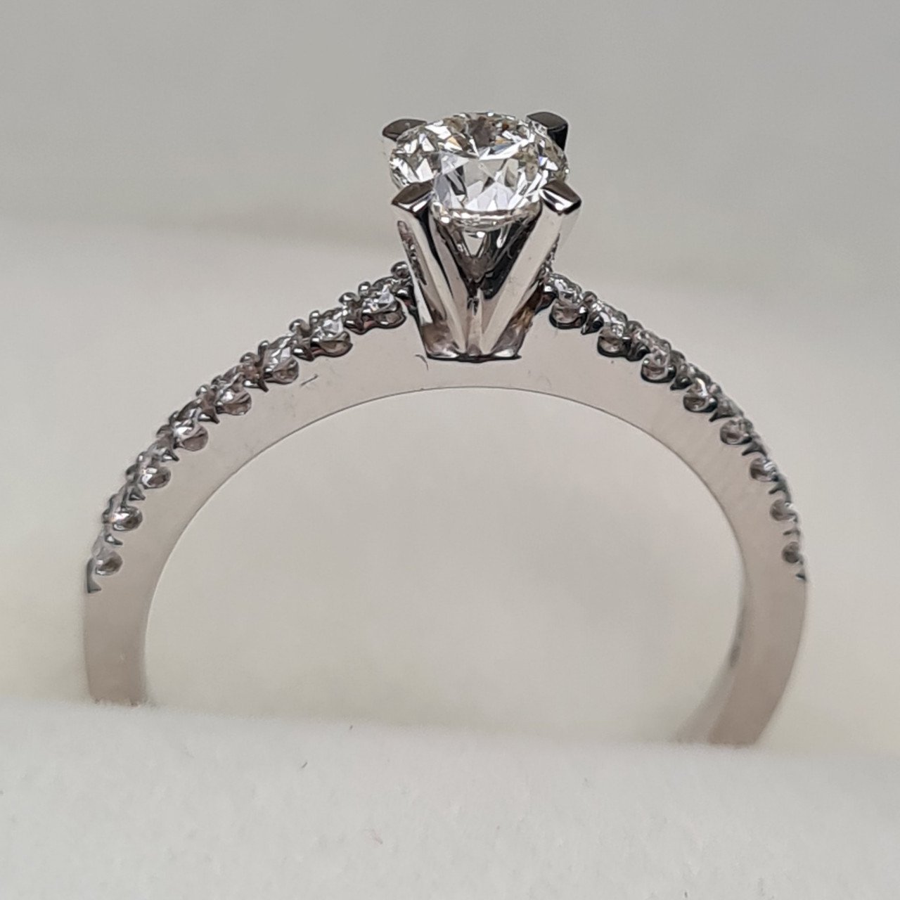 Кольцо Deimantas 96293198 17р 2,2гр 0,47ct. купить,NaN