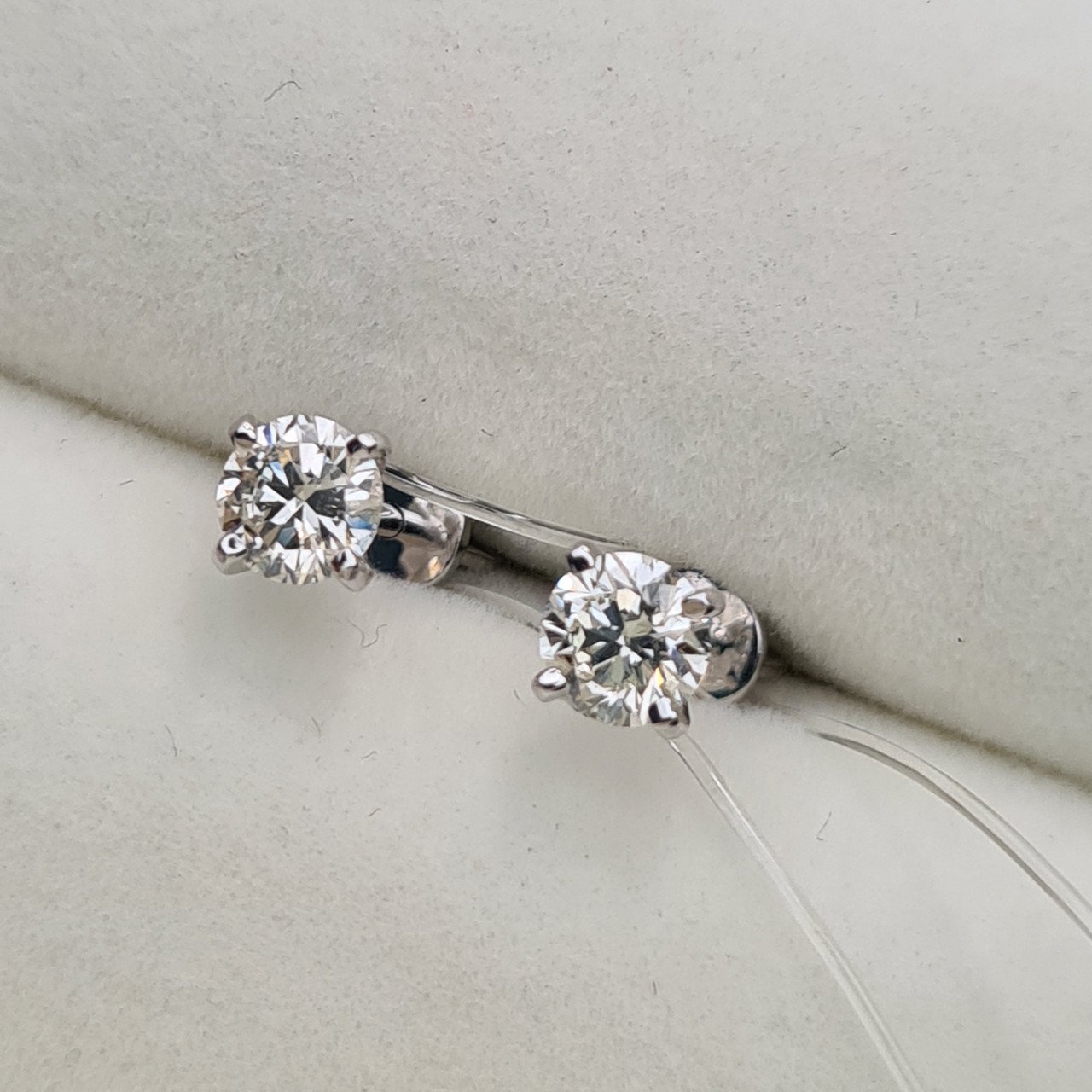 Серьги Deimantas 1,27гр 0,73ct. купить,NaN
