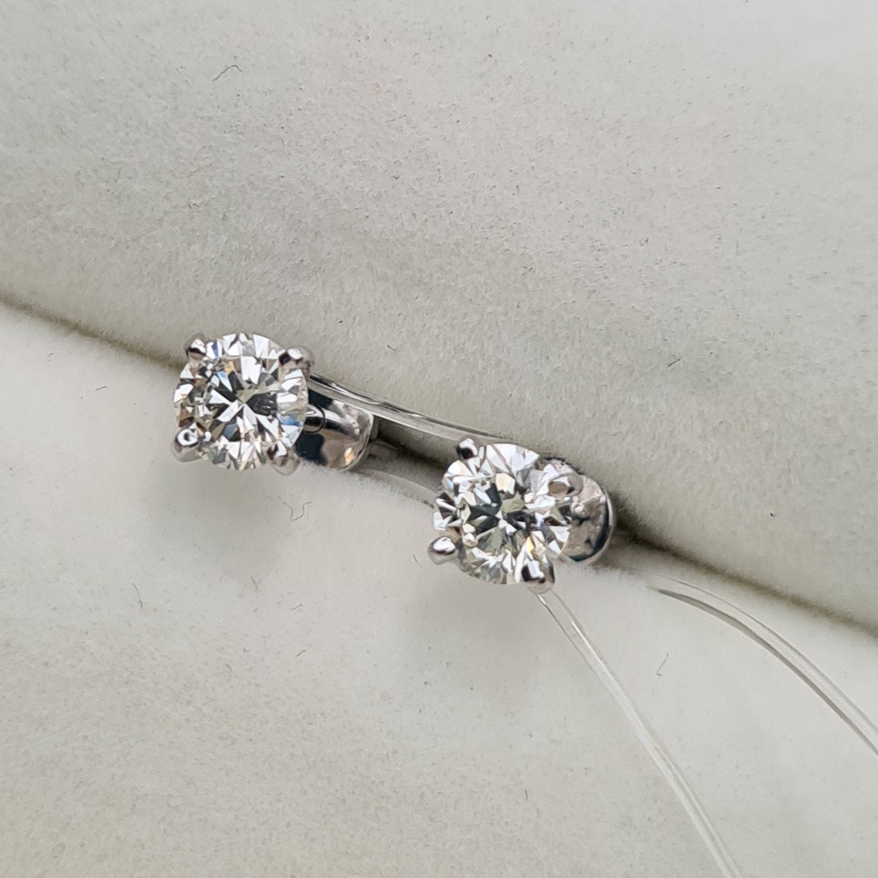 Серьги Deimantas 1,27гр 0,73ct. купить,NaN
