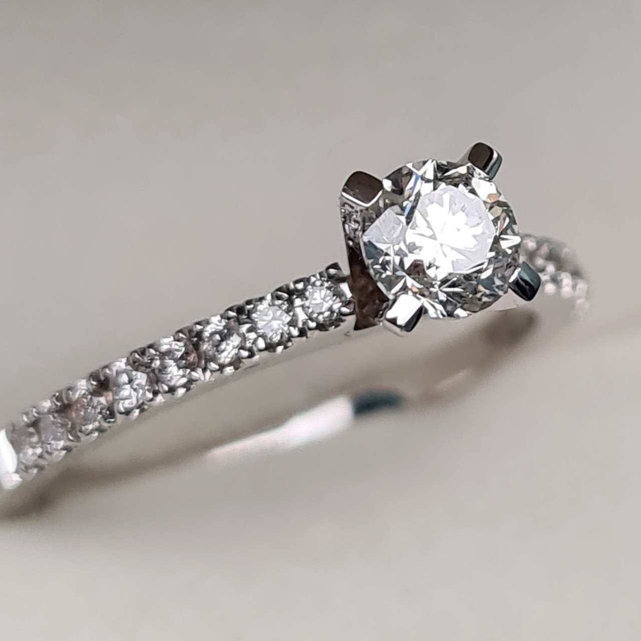 Кольцо Deimantas 96293200 16,5р 2,12гр 0,54ct. купить,NaN