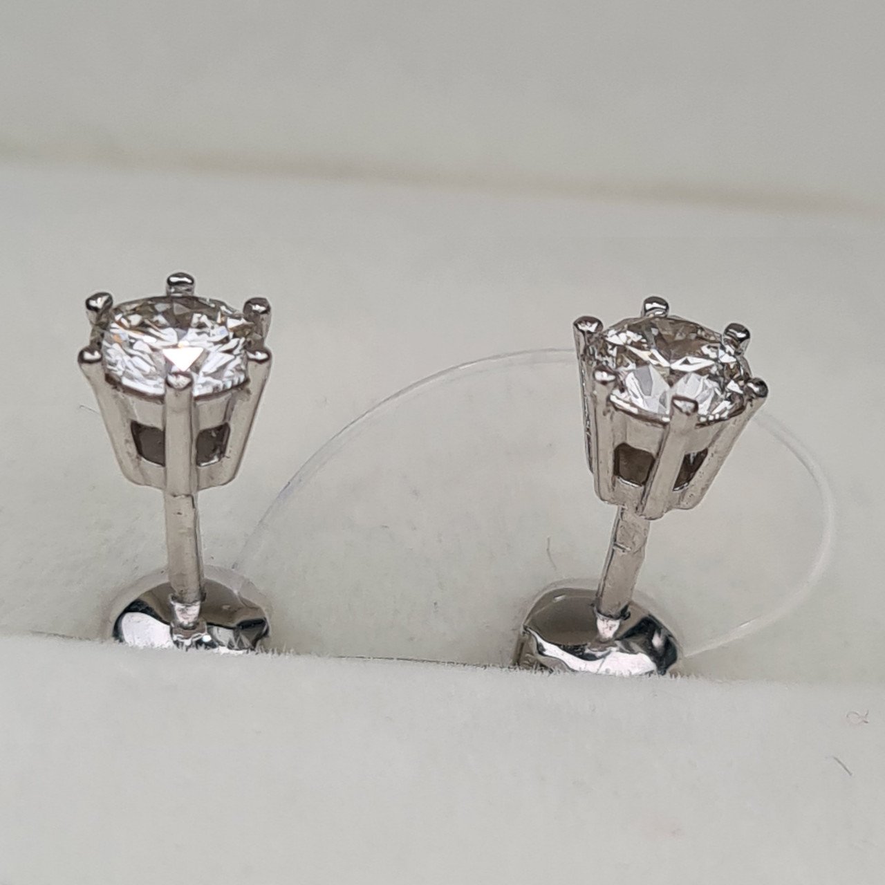 Серьги Deimantas 1,33гр 0,78ct. купить,NaN
