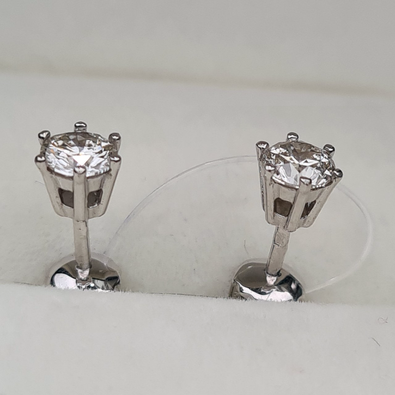 Серьги Deimantas 1,33гр 0,78ct. купить,NaN
