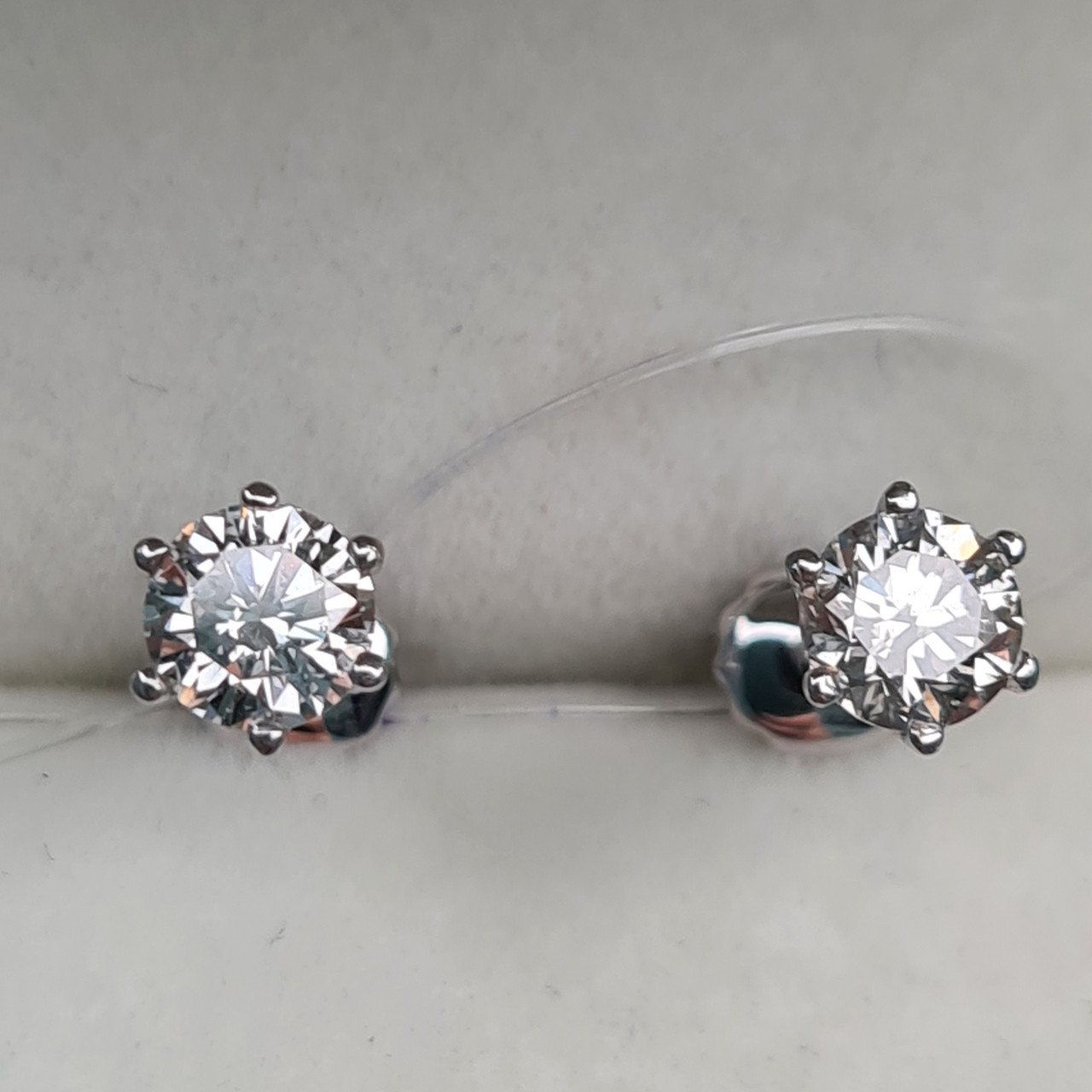 Серьги Deimantas 1,33гр 0,78ct. купить,NaN