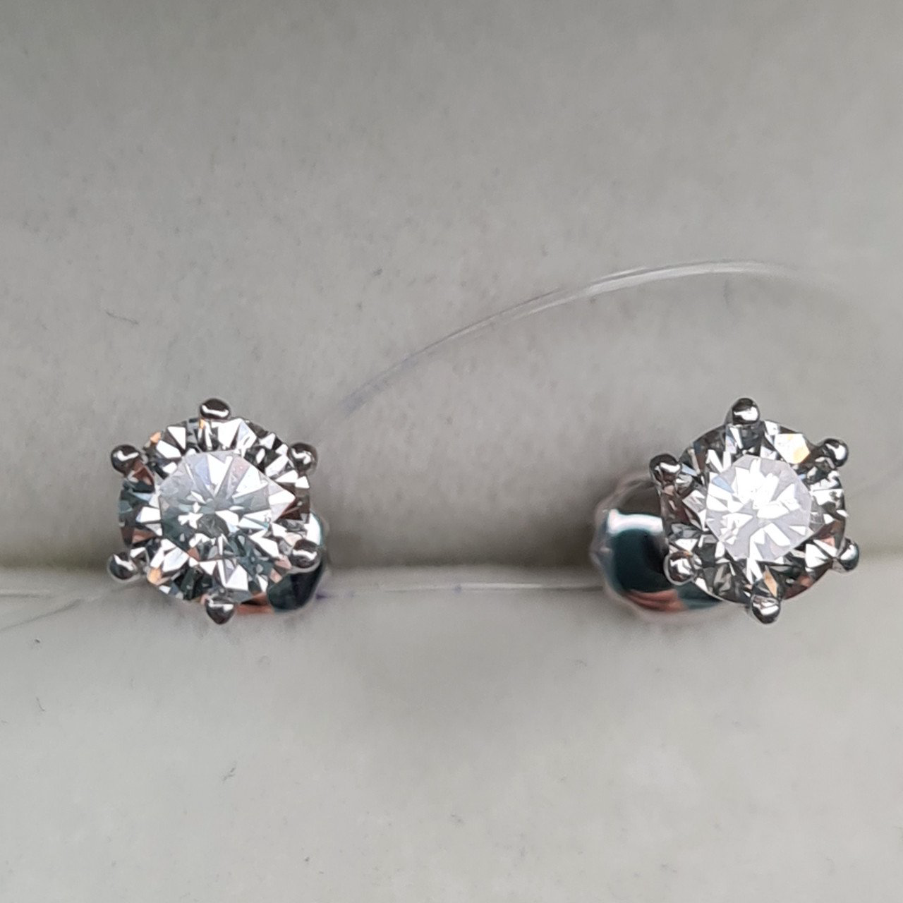 Серьги Deimantas 1,33гр 0,78ct. купить,NaN