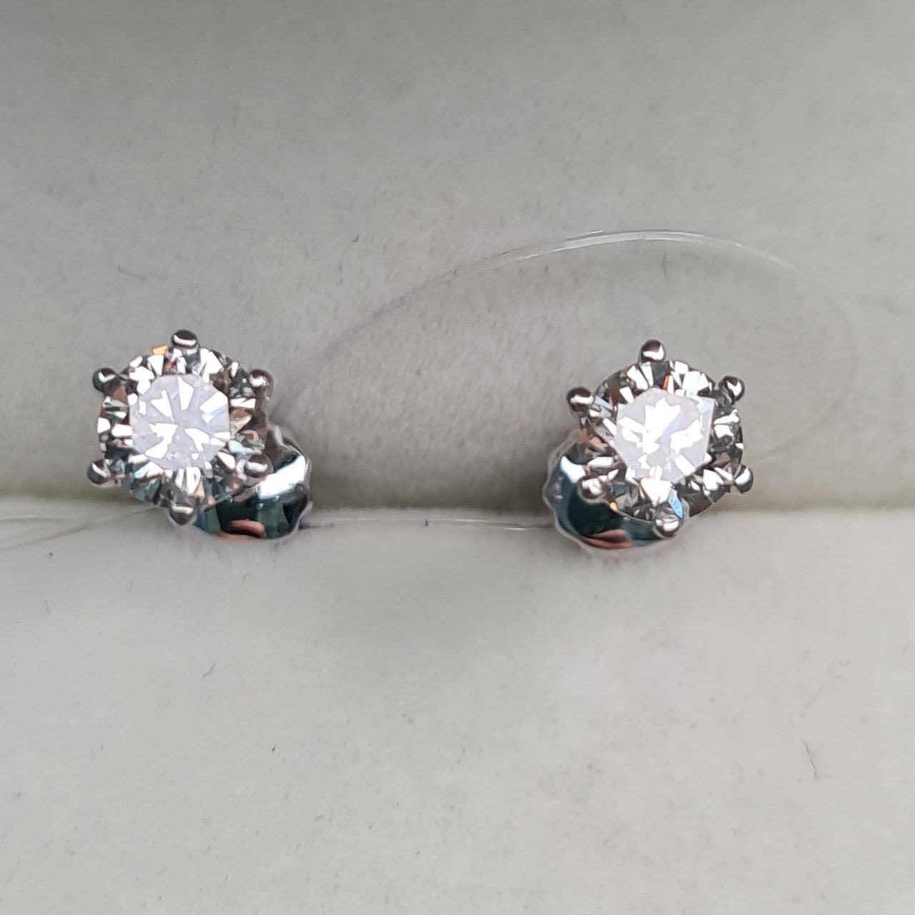 Серьги Deimantas 1,33гр 0,78ct. купить,NaN