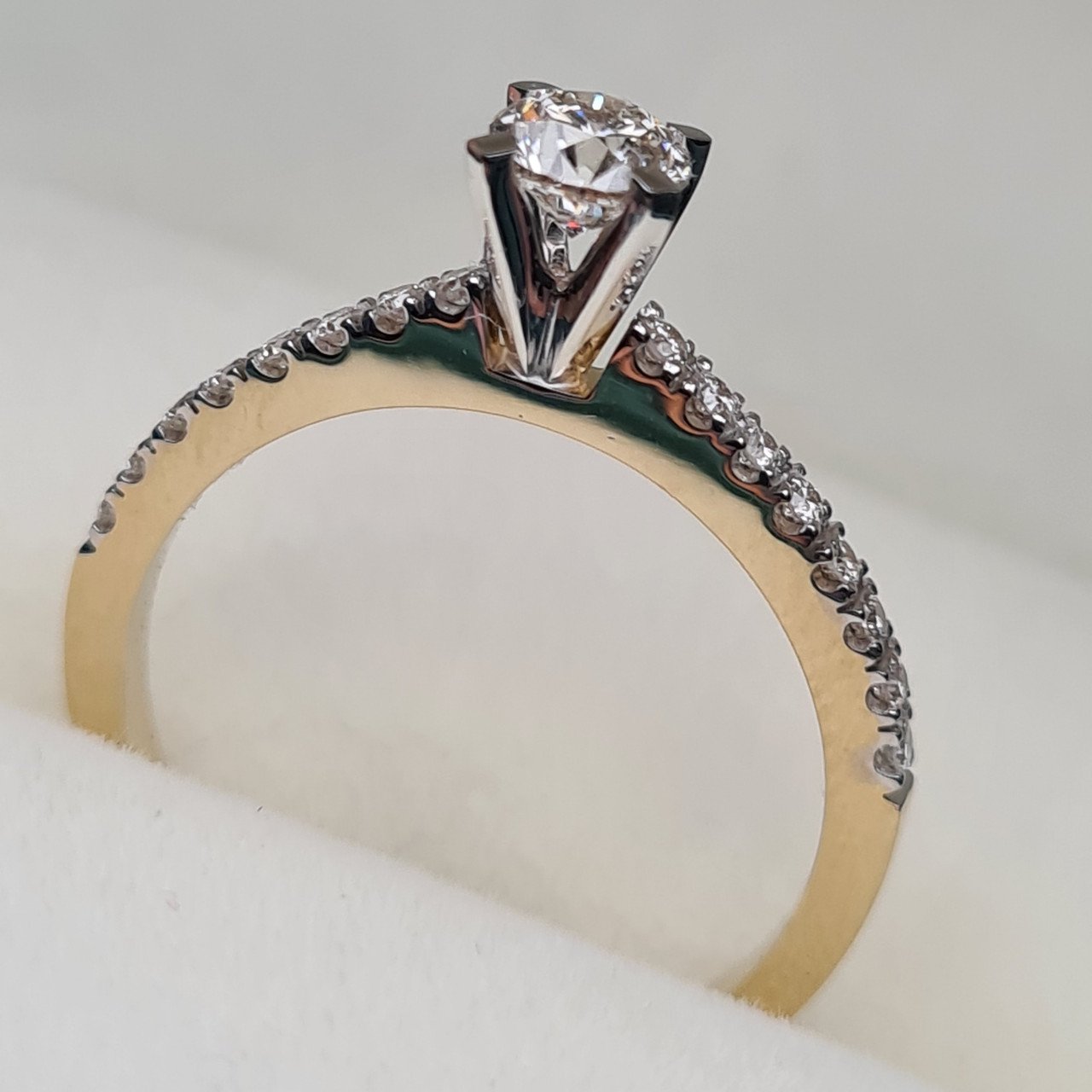 Кольцо Deimantas 96293203 16,5р 2,29гр 0,52ct. купить,NaN